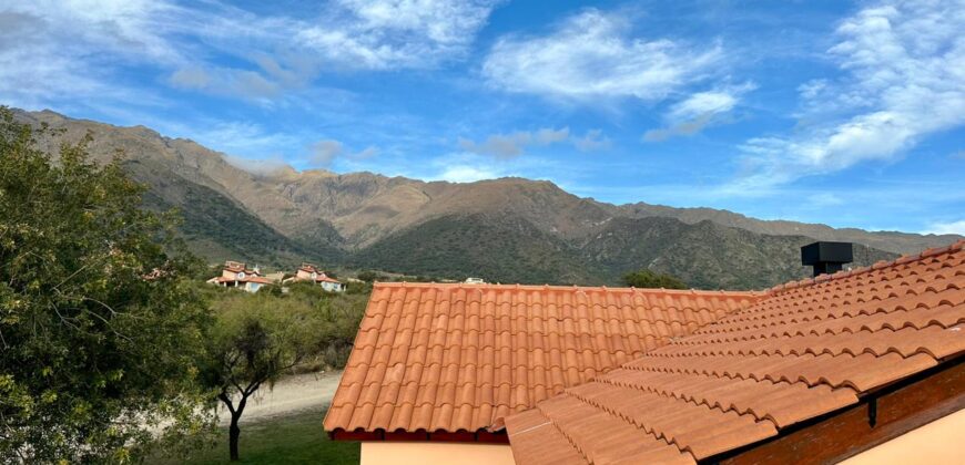 EXCELENTE CASA EN «BARRIO CERRADO CASCADAS»