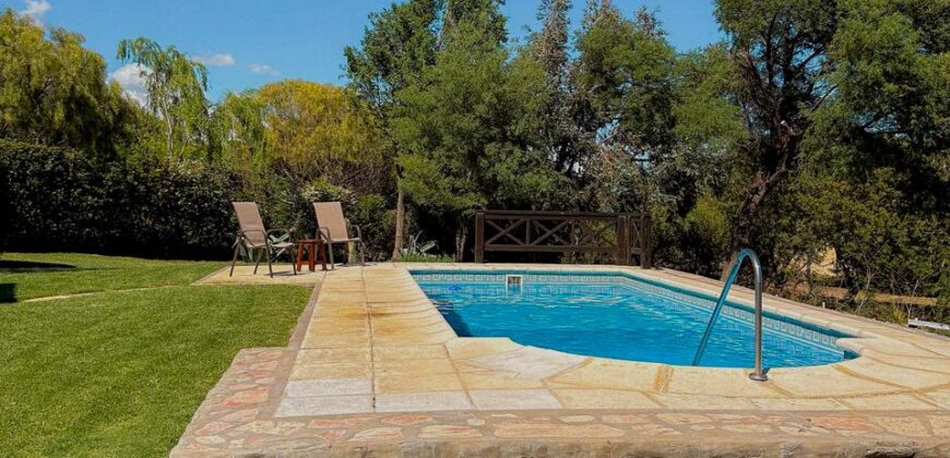 CASA EN LAS CASCADAS, ALDEA DE MONTAÑA